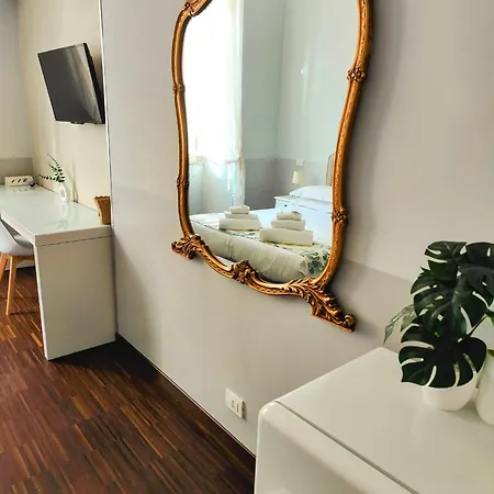 Konukevi Dm69 - Termini Monti Crossroads 4*